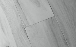 灰白色木纹地砖（灰色地砖和木纹砖之间用什么过度）