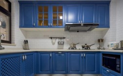 蓝白色厨房（蓝色的厨房装修效果图）