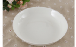 白色材质的餐盘（白色的盘子碗好吗）