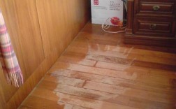 地板保养完白色（地板表面泛白）