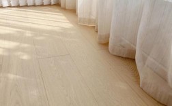 客厅白色木地板（白色木地板搭配什么颜色的墙）