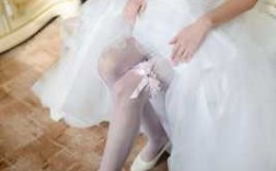 新娘白色丝袜下载（新娘穿上白色婚纱）