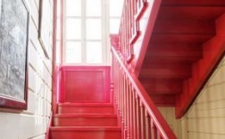 白色门红色楼梯（红色的楼梯不吉利）