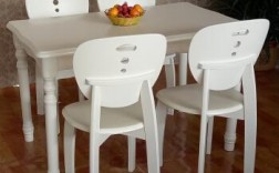 白色椅子配桌子（白色桌子配什么颜色椅套好看）