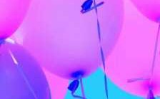 紫色白色气球图片（紫色气球壁纸）