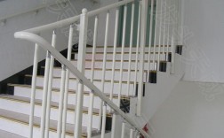 欧式白色阳台栏杆图片（欧式白色楼梯扶手效果图）