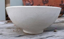 白色裂纹碗（有裂纹的瓷碗还能用吗）
