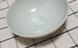 纯白色的陶瓷碗有毒吗（纯白色的陶瓷碗有毒吗安全吗）