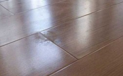 地板缝白色泡沫（地板缝隙有白色絮状物）