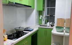 白色绿色厨房装修（厨房绿色和什么颜色搭配好看）