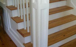 阁楼楼梯木头白色（木楼梯白色的效果图）