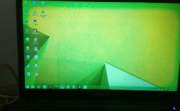 电脑屏幕绿色变回白色（电脑屏幕变成绿色）