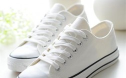 白色帆布鞋鞋带系法（白色帆布鞋配什么鞋带好看）