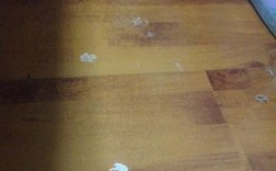 木地板有白色痕（木地板有白色痕迹正常吗）