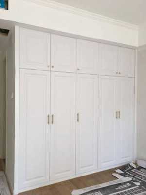 衣柜和门全部白色（衣柜和门全部白色怎么处理）-图1