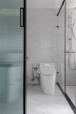 卫生间白色瓷砖（卫生间白色瓷砖发黑怎么洗）-图2