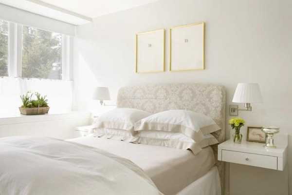 白色墙面卧室图片（卧室白色墙壁搭配什么颜色的床和家具）-图1