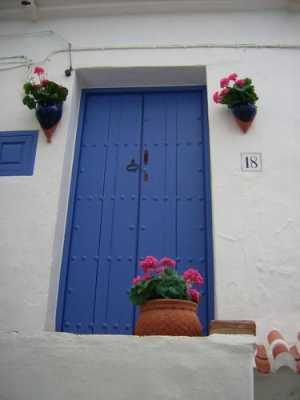 蓝色门套白色门（蓝色房间白色门）-图1