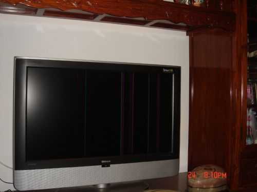 液晶电视黑色有白色（液晶电视在黑屏时有白色斑块）-图2