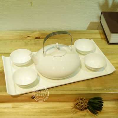 白色桌子茶盘（白色茶几配什么茶具托盘好看）-图1
