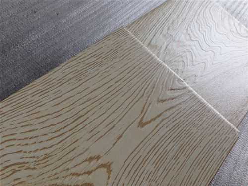 白色磨痕木地板（白色磨痕木地板怎么清理）-图2