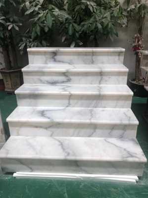 楼梯白色立板材质（楼梯踏步板白色）-图2