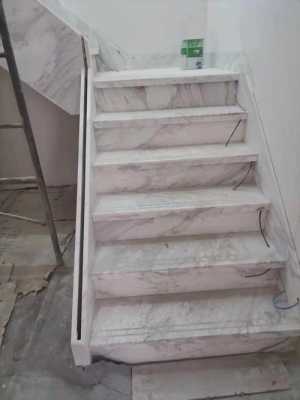 楼梯白色立板材质（楼梯踏步板白色）-图1