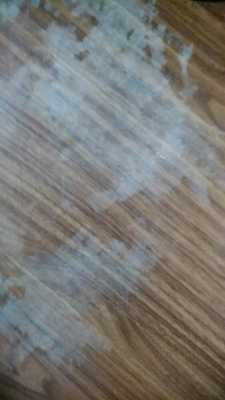 木地板上有白色斑点（木地板出现白点）-图3