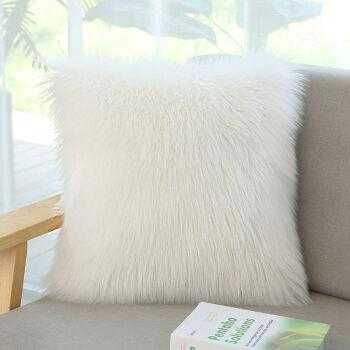 白色沙发抱枕（白色沙发抱枕实用吗）-图2