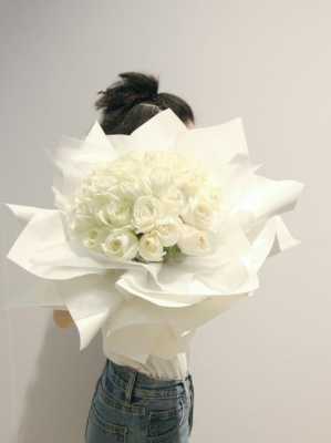 送男生白色花（送男生白色玫瑰好嘛）-图3