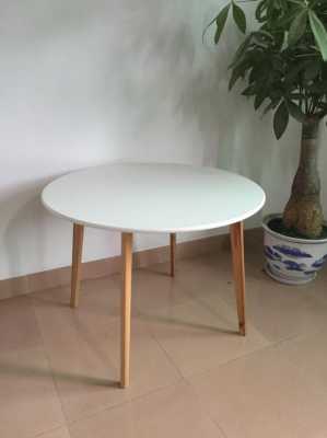 木制白色桌子（白色木头桌子脏了怎么清洗）-图1