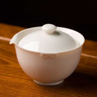 白色圆片泡茶（白色圆片泡水喝叫啥）-图2