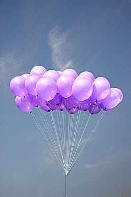紫色白色气球图片（紫色气球壁纸）-图2
