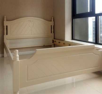 白色罗马柱床头（白色罗马柱床头是什么材料做的）-图2