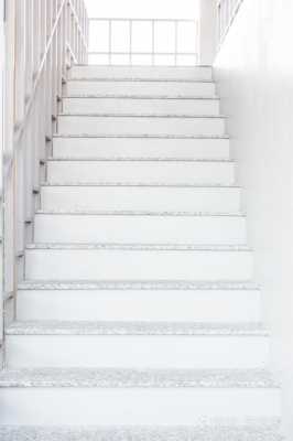 白色混凝土楼梯（白色水泥楼梯）-图1