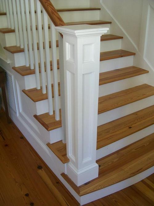 木楼梯白色（白色实木楼梯好打理吗）-图2