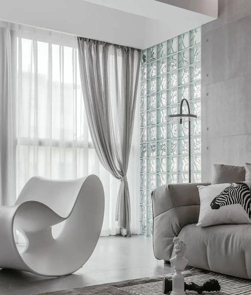 灰色窗帘白色沙发（灰色窗帘白色墙配什么颜色的沙发）-图3