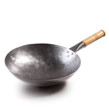 银白色的铁锅（银白色的铁锅怎么越用越黑了）-图2