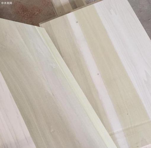 木板材颜色白色（白色木板变黄怎么去除）-图1