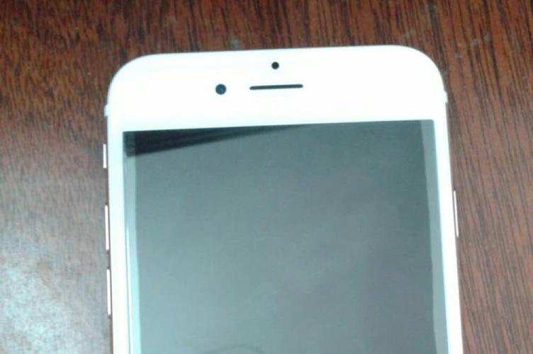 苹果换玻璃屏幕白色（苹果手机换屏后发白）-图1