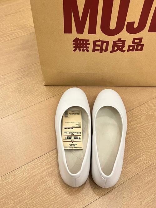 muji白色鞋子（muji白鞋清洗）-图2