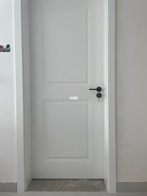 白色房间门（白色房间门会不会发黄）-图2