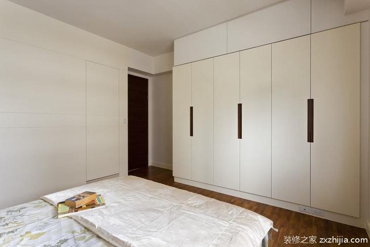 卧室衣柜白色门深色（门是白色衣柜颜色搭配）-图3