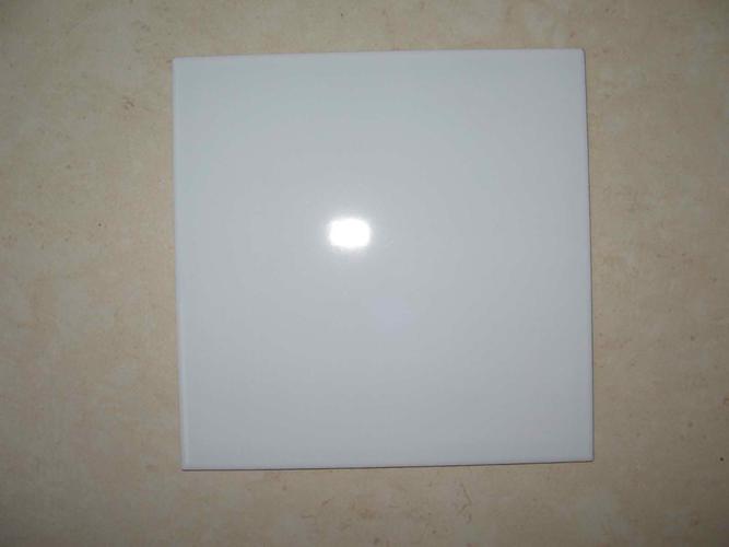 白色瓷板是什么（白色瓷片）-图1