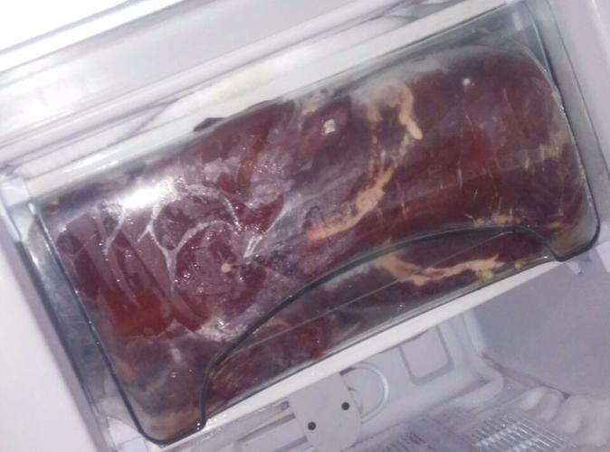 猪肉放冰箱白色（猪肉发白是怎么回事在冰箱里）-图3