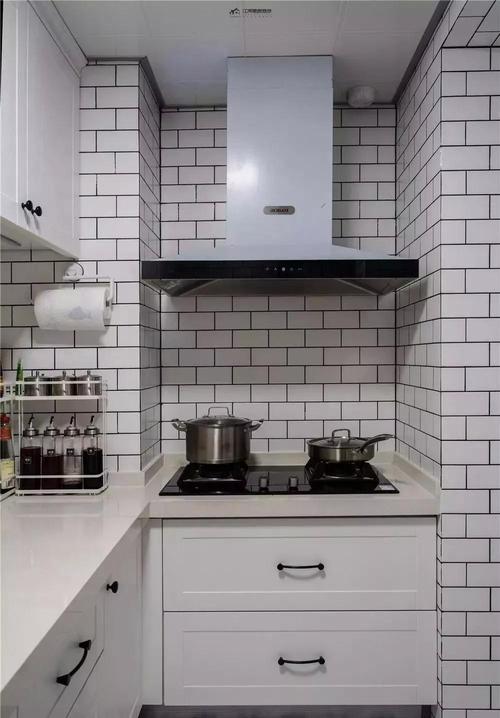 厨房白色大瓷砖（厨房白色瓷砖配什么颜色美缝剂）-图2