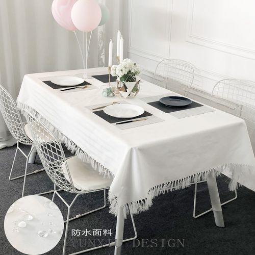 白色的餐桌布（白色餐桌布图片）-图1