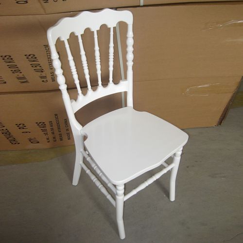 白色木椅修补（白色木椅子染色怎么清洗）-图3