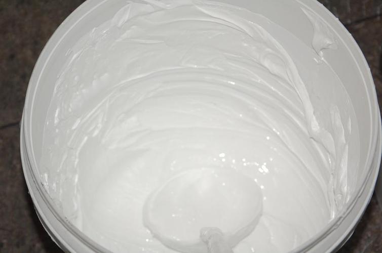 涂料白色浆（白色涂料怎么兑水）-图2