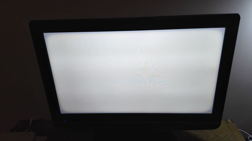 海信电视有白色亮点（海信液晶电视白色光斑）-图1